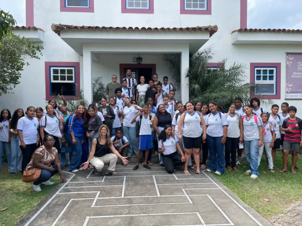Projeto-piloto Turismo nas Escolas leva estudantes ao Espaço Cultural José Carlos Barcellos, em Quissamã